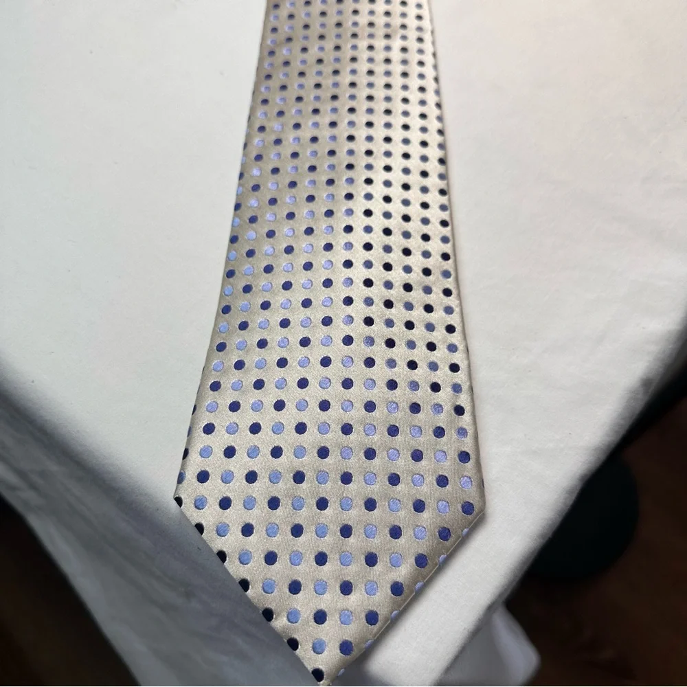 Geoffrey Beene Silver‎ Tie with Blue Dots